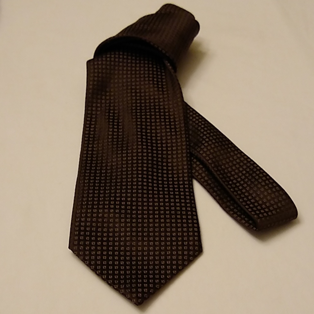 Joseph Abboud, Tie